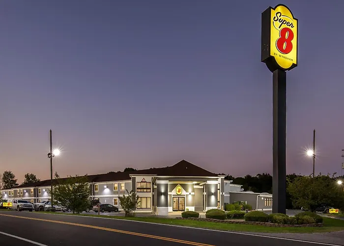 Super 8 By Wyndham Dickson