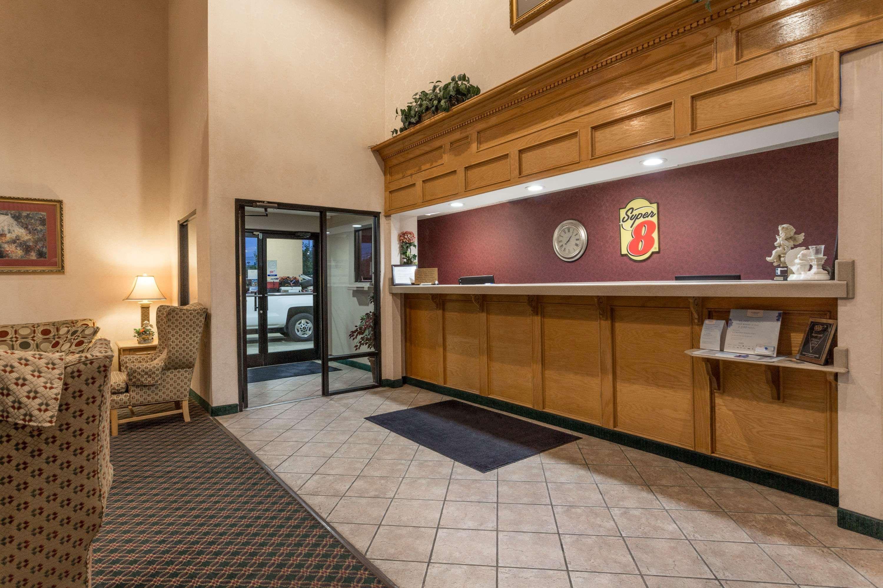 Hotel Super 8 By Wyndham Dickson