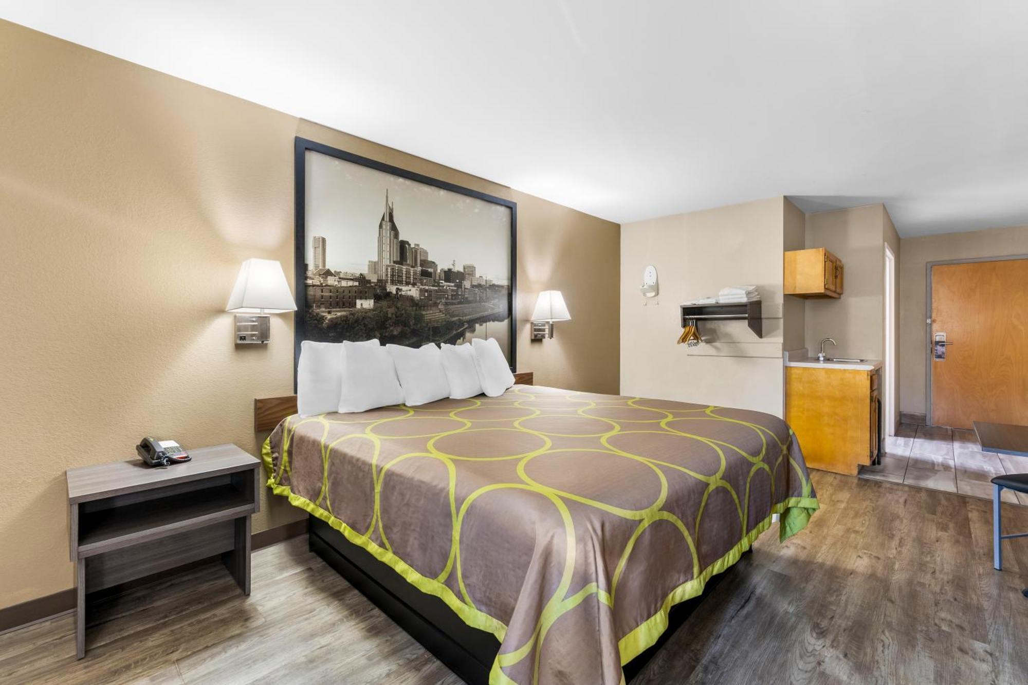 Super 8 By Wyndham Hotel