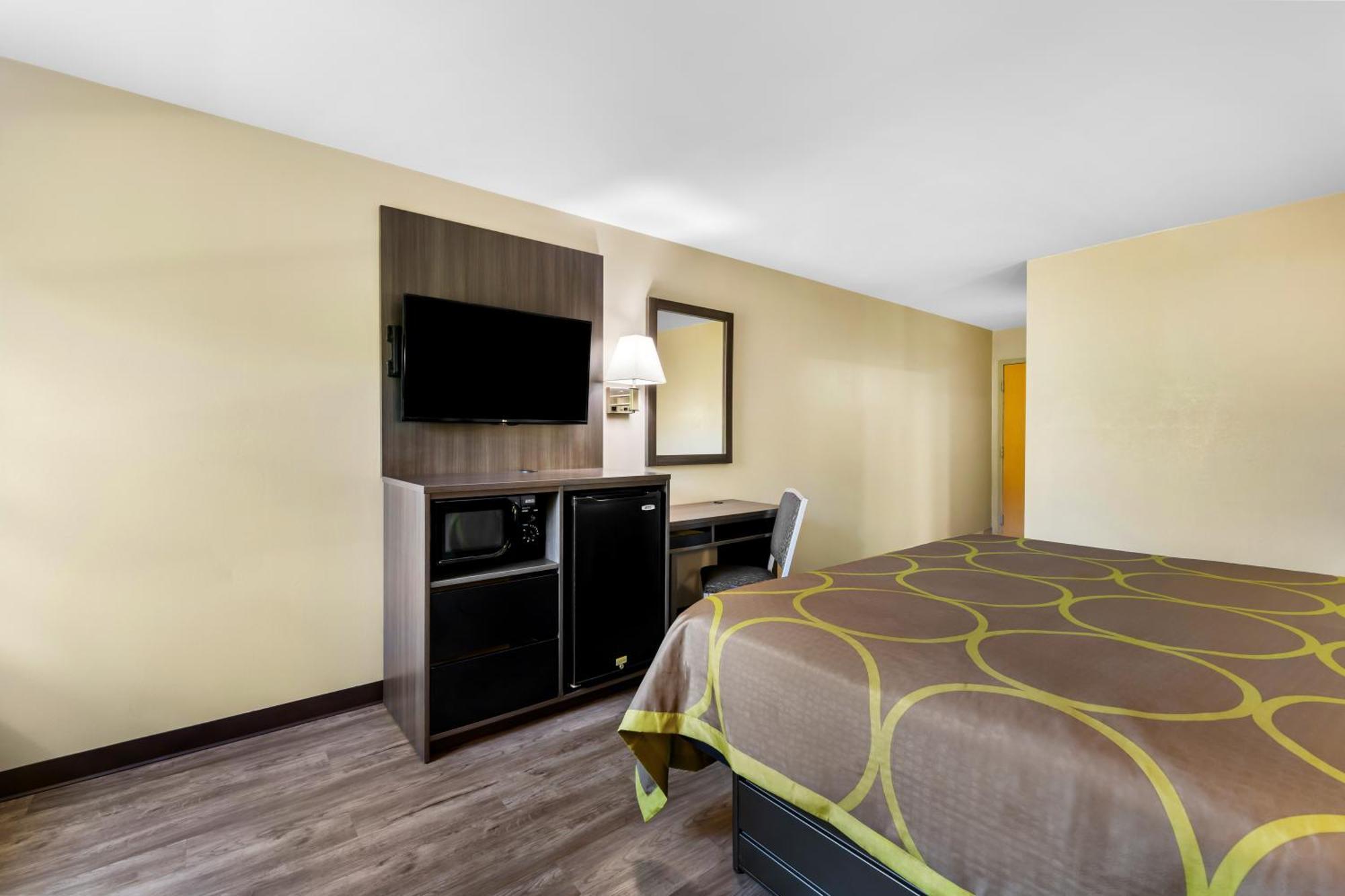 Hotel Super 8 By Wyndham 2*
