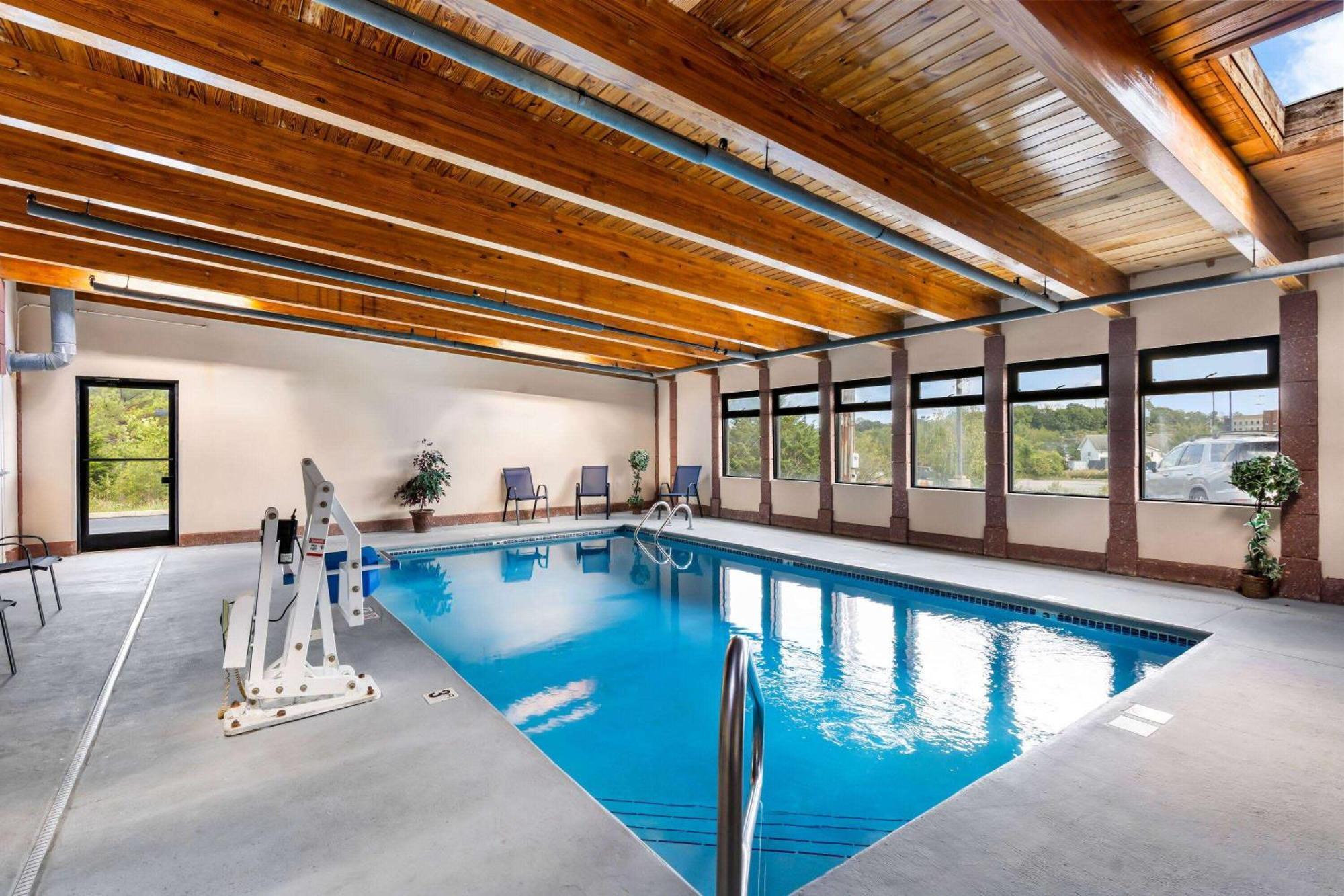 Super 8 By Wyndham Hotel