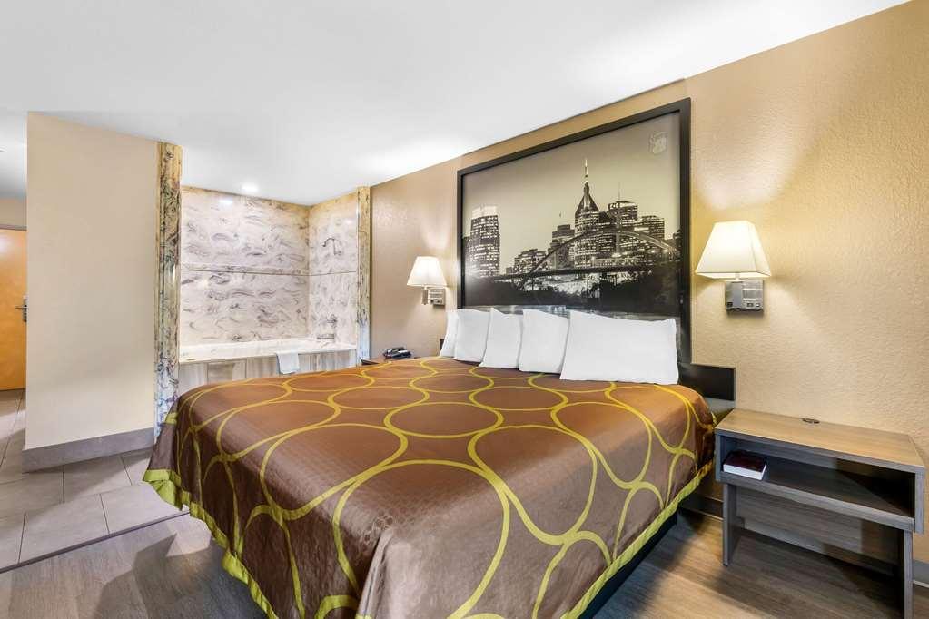 Hotel Super 8 By Wyndham Dickson