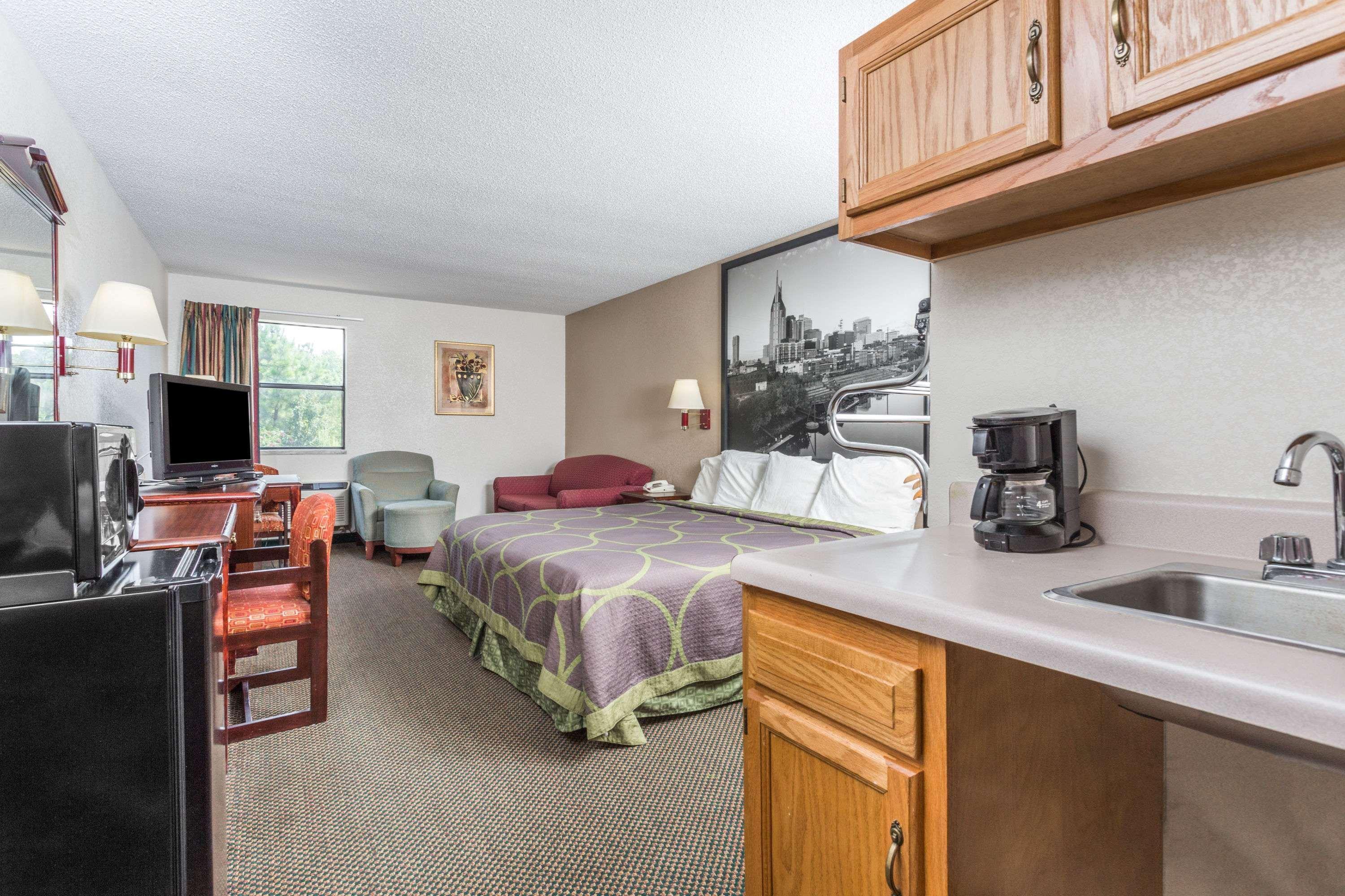 Super 8 By Wyndham Hotel 2*